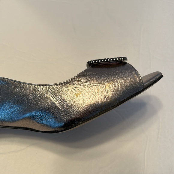 Free matching clutch! J. Renee silver metallic pumps. Size 9M - Picture 10 of 11